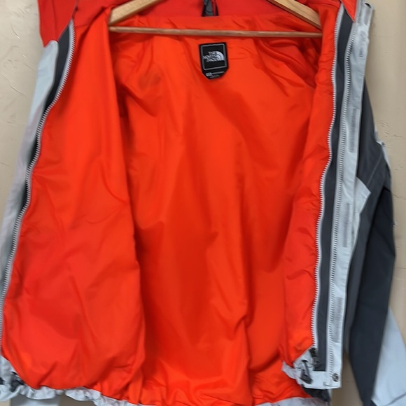 The North Face HYVENT Men’s Waterproof Jacket Size Medium - Picture 8 of 16